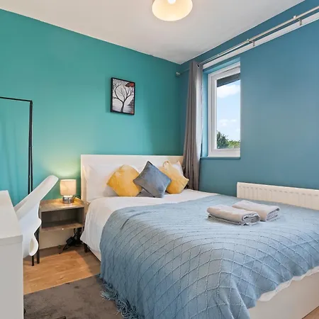 Lovely 4Br House In The City With Parking Londra Esterno foto