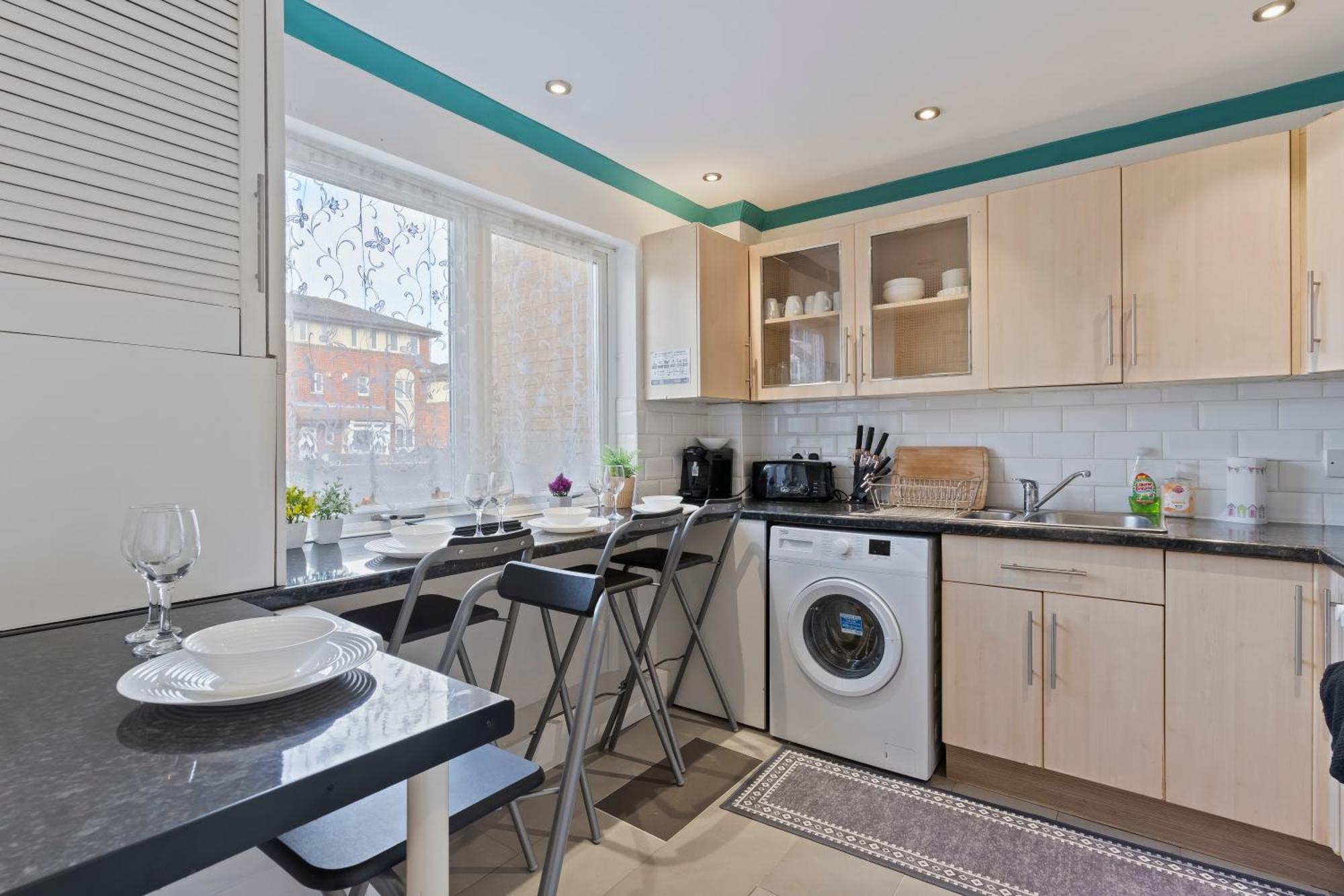 Holiday home Lovely 4Br House In The City With Parking