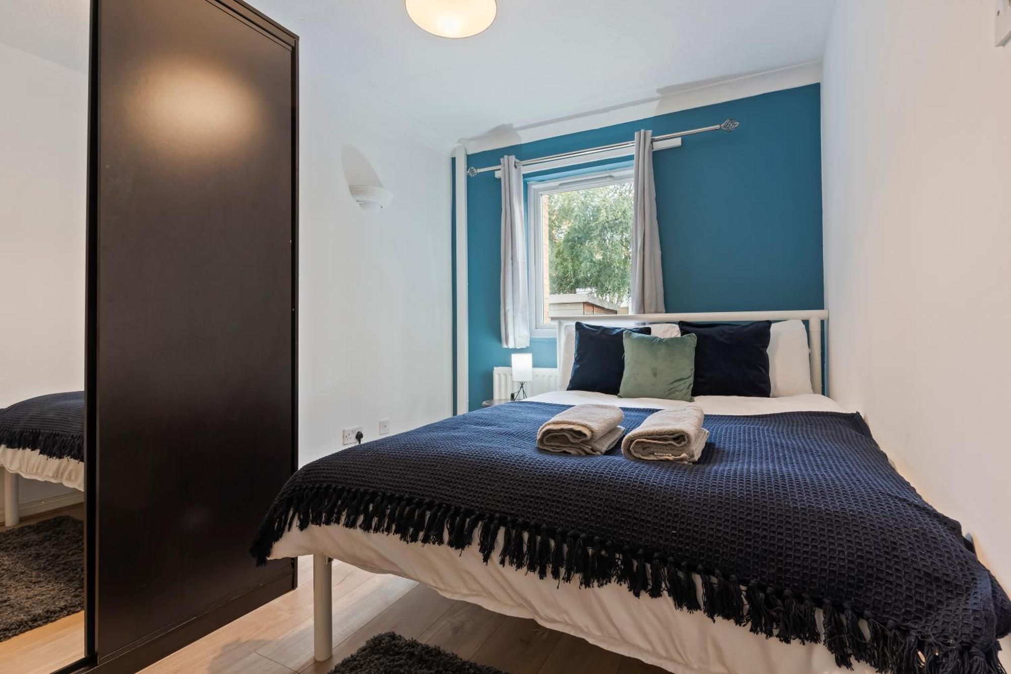 Lovely 4Br House In The City With Parking * London