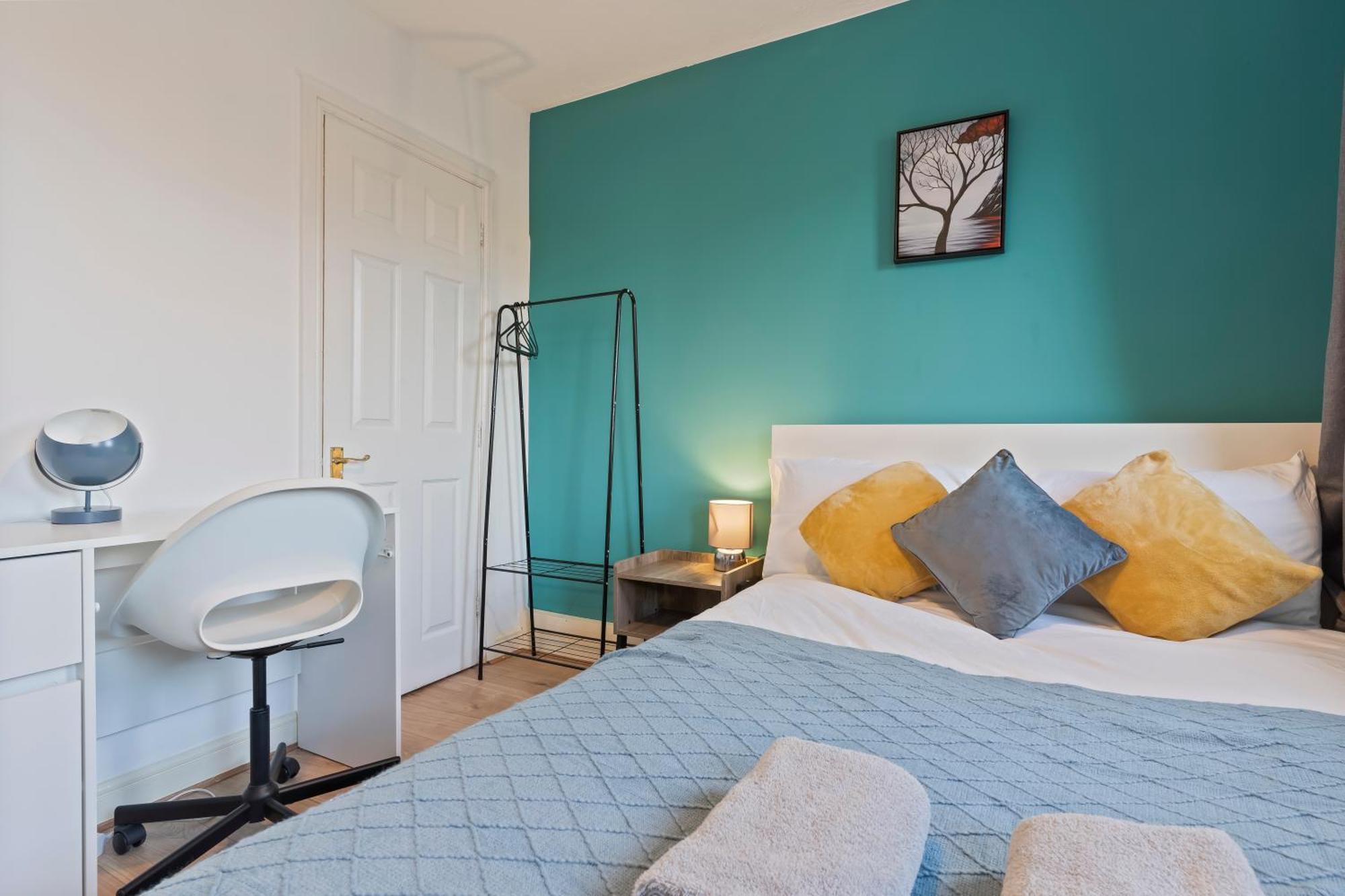 Holiday home Lovely 4Br House In The City With Parking
