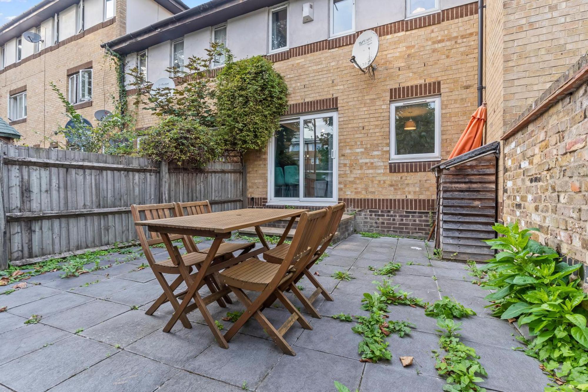 Lovely 4Br House In The City With Parking * London