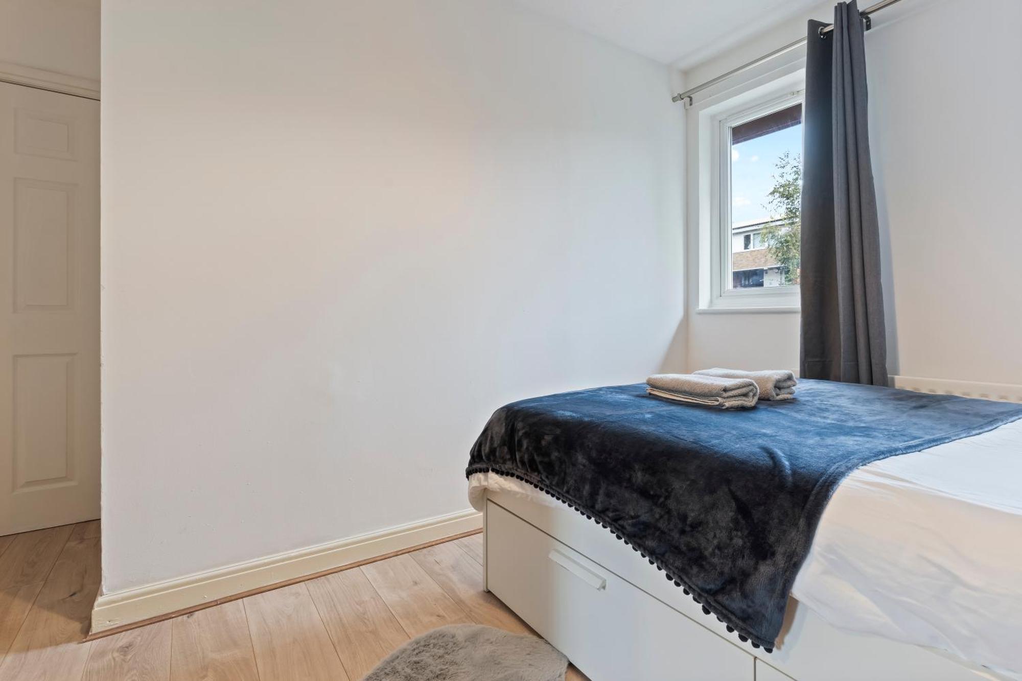 Lovely 4Br House In The City With Parking