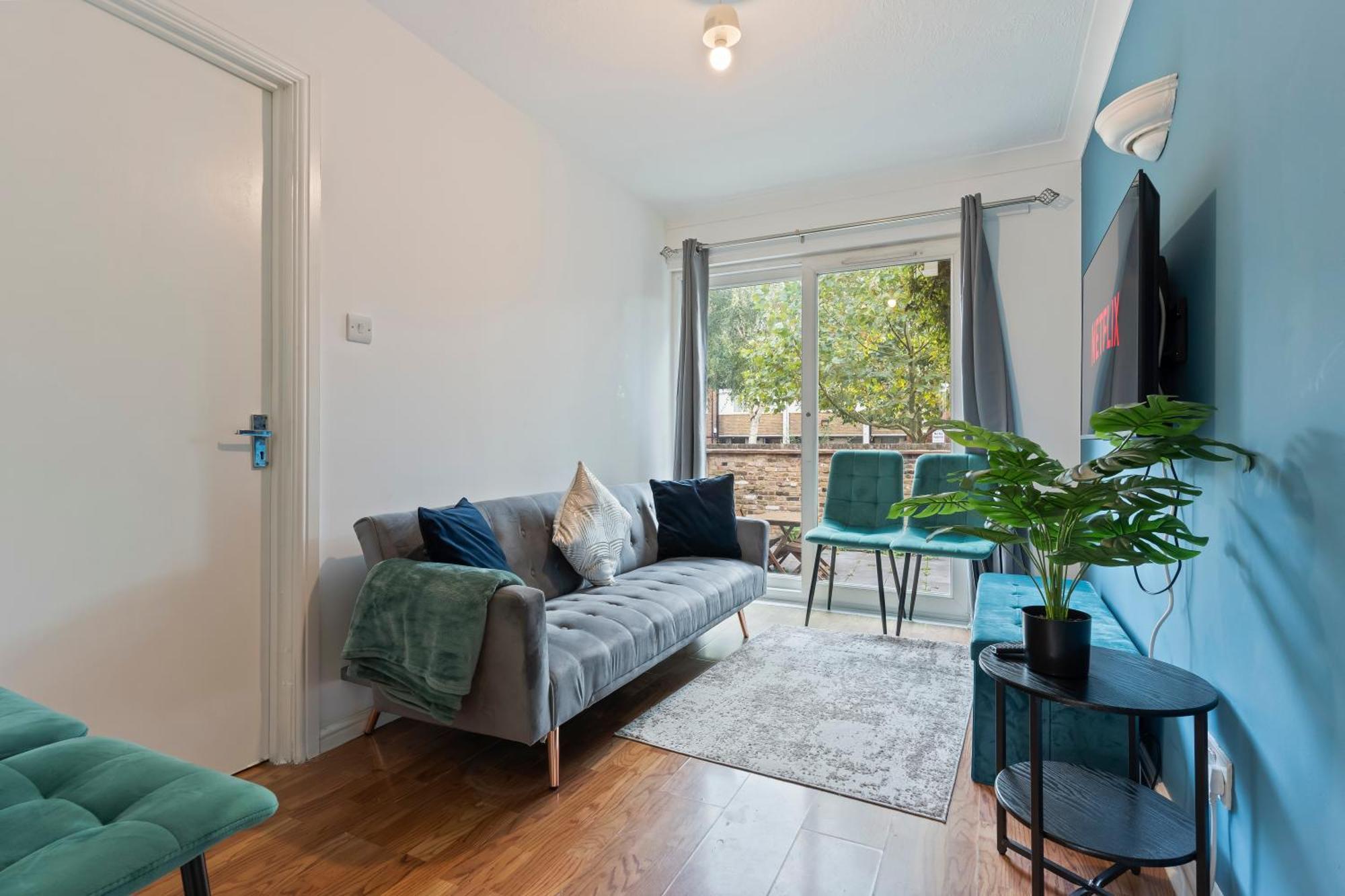 Lovely 4Br House In The City With Parking * London